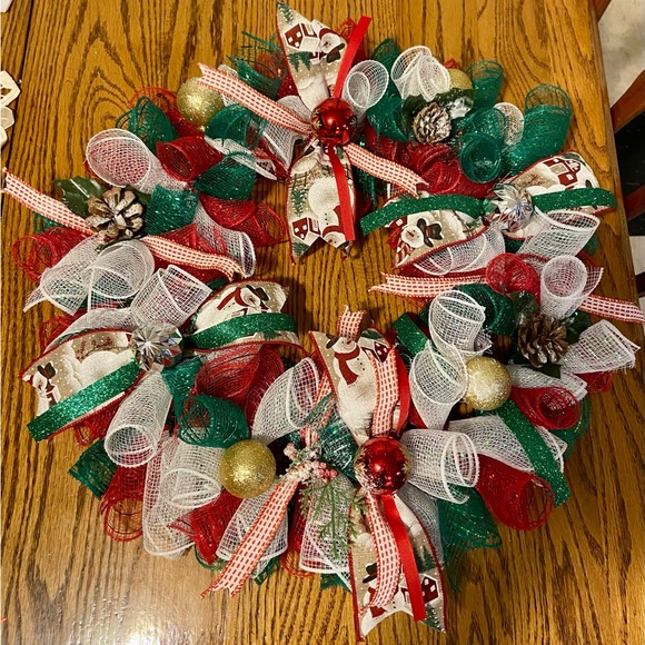 14 inch Mesh Christmas Wreath - Picture 3 of 5